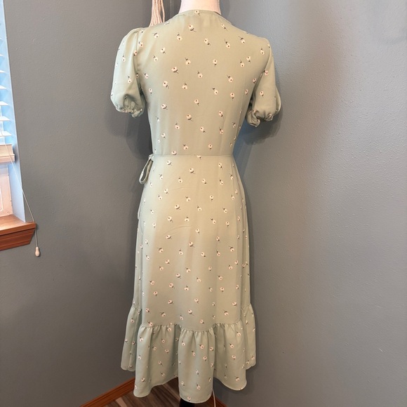 LC Lauren Conrad Sage Green Floral Wrap Midi Dress M1 - Picture 3 of 9